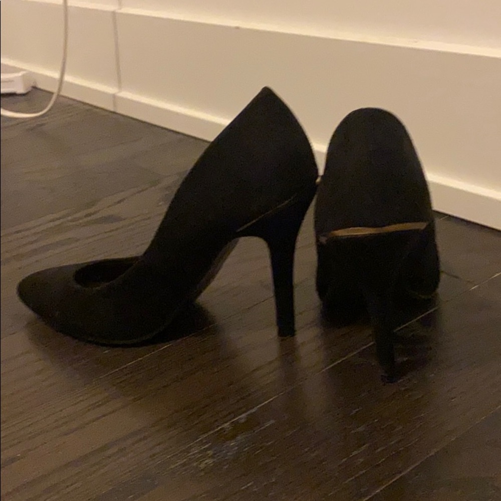 Black heels - Picture 2 of 2